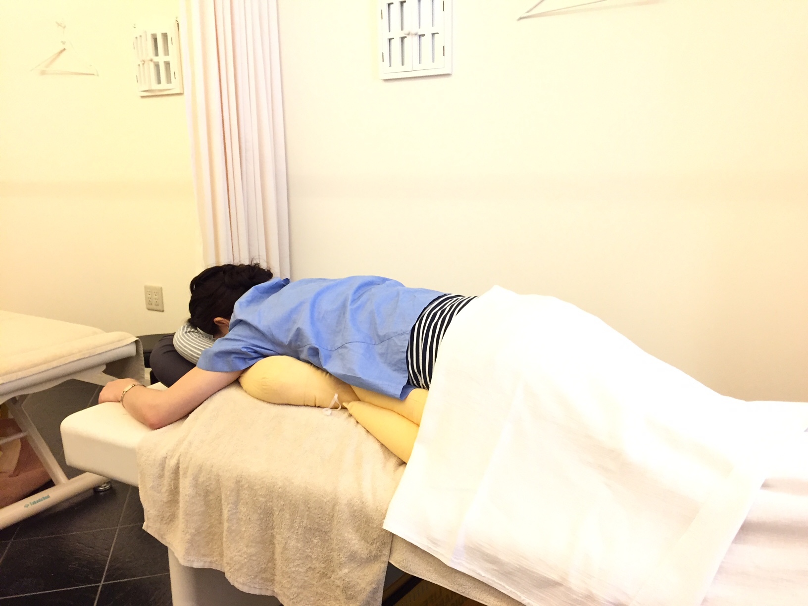 お腹の赤ちゃんも安心のうつ伏せになれるマット